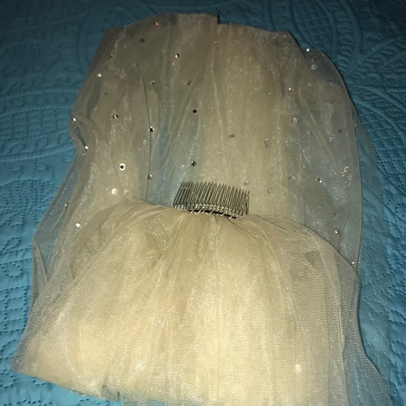 NEW chapel- or-Ankle length veil